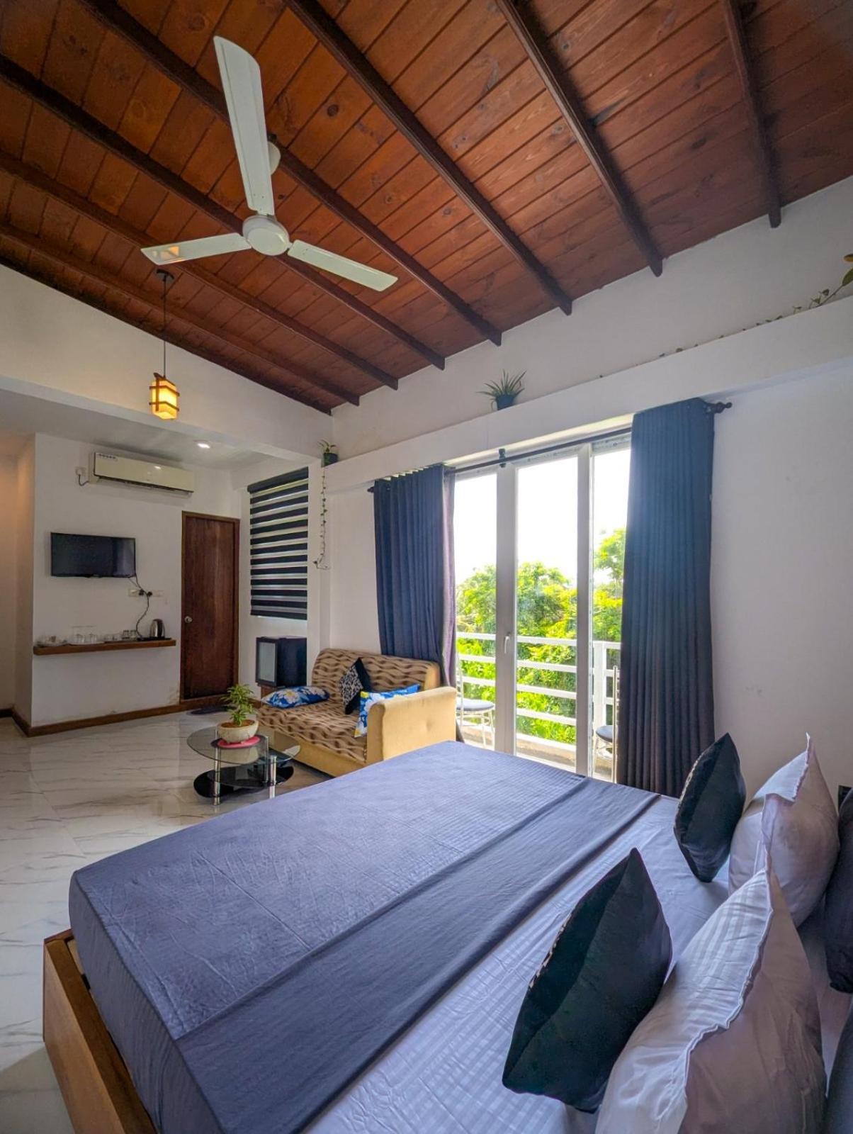 Airport Hotel By Cmb Apartments Negombo Esterno foto